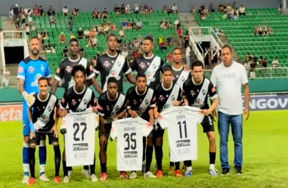 GOLEIRO BRUNO: Vasco (AC) entra em campo homenageando jogadores denunciados por abuso