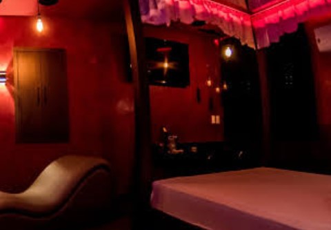 PM ACIONADA: Cliente paga garota de programa, mas não sobra dinheiro para quitar motel