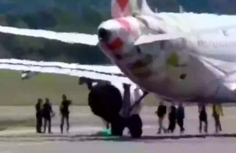 ACIDENTE: Homem é sugado por turbina de avião em aeroporto