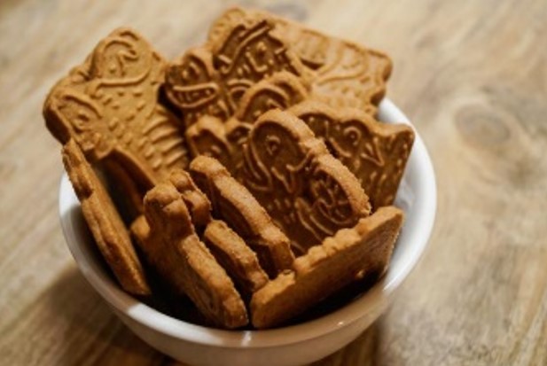 VOCÊ PODE FAZER: Conheça o biscoito de Natal muito crocante que virou febre no mundo todo