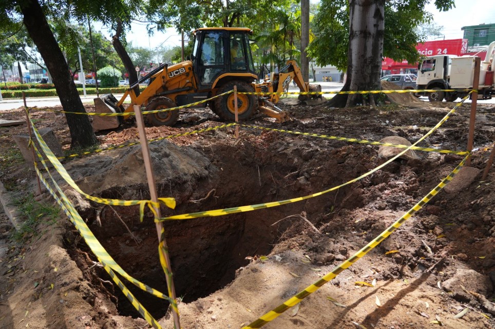 ALAGAMENTOS: Prefeitura realiza intervenção em trecho da avenida Jorge Teixeira