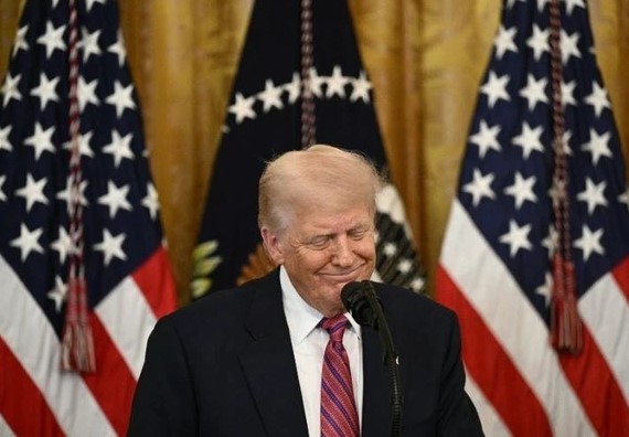 ALVO DA VEZ: Trump ataca Brics por ameaçar dólar; 'Seria perder uma guerra mundial'