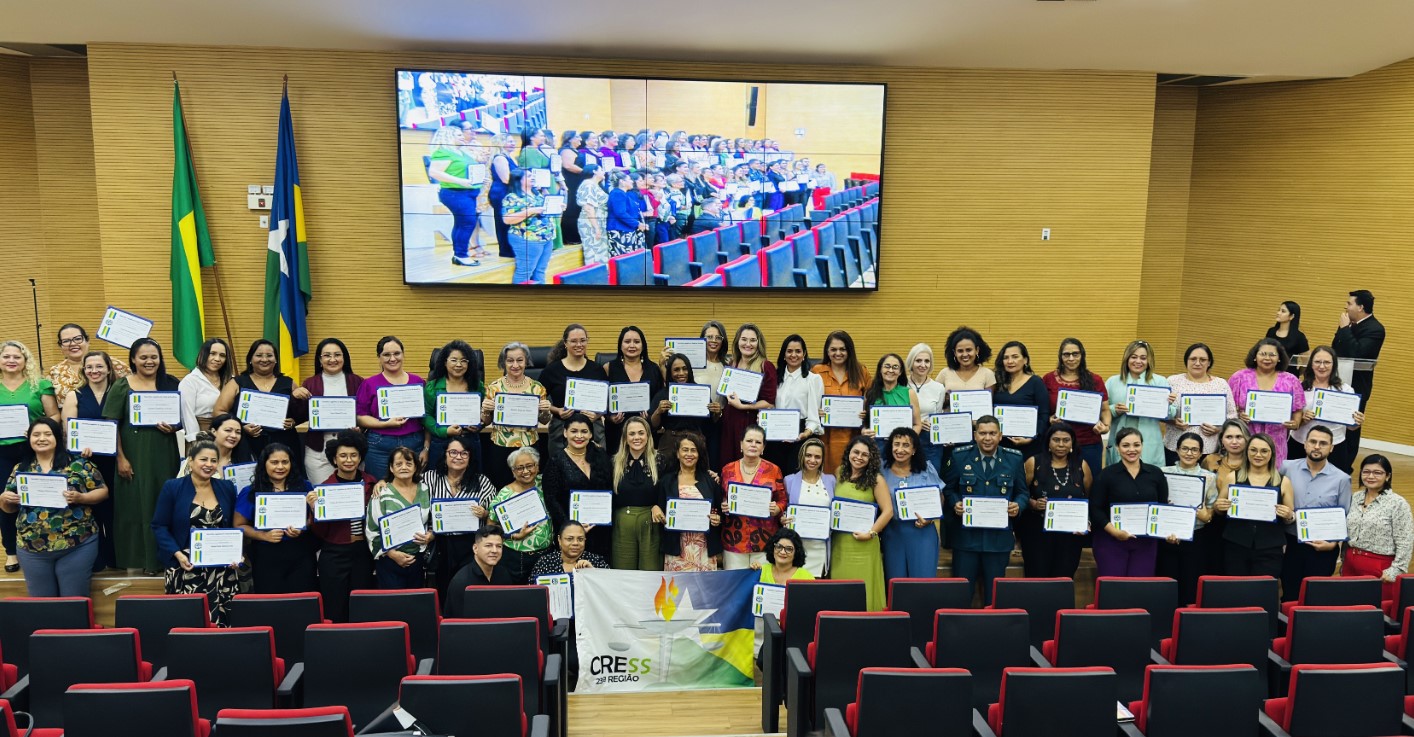 CLÁUDIA DE JESUS: Assistentes sociais recebem votos de louvor pelas mãos da deputada