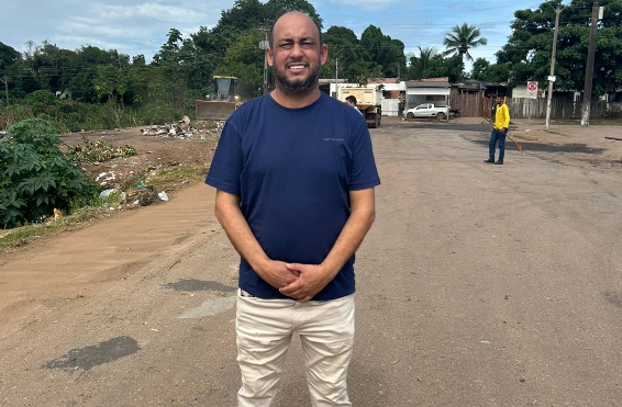 WANOEL MARTINS: Vereador acompanha obras de limpeza urbana no bairro Cai n'Água