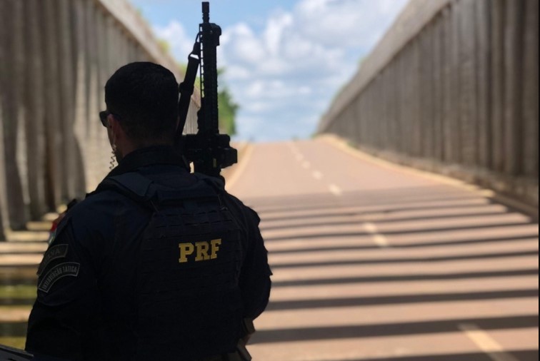 ABORDAGEM: PRF cumpre mandado de prisão preventiva por homicídio na capital