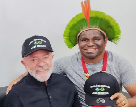 PRESENTEOU COM BONÉ: Jabá Moreira chega ao presidente Lula por intermédio de amigo do Pará