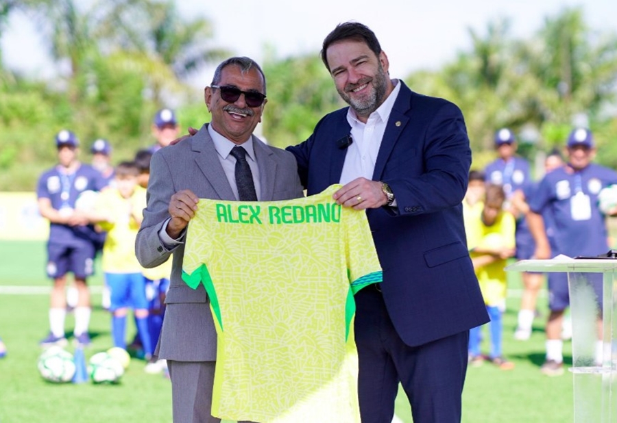 ALEX REDANO: Deputado prestigia inauguração de Centro de Desenvolvimento do Futebol