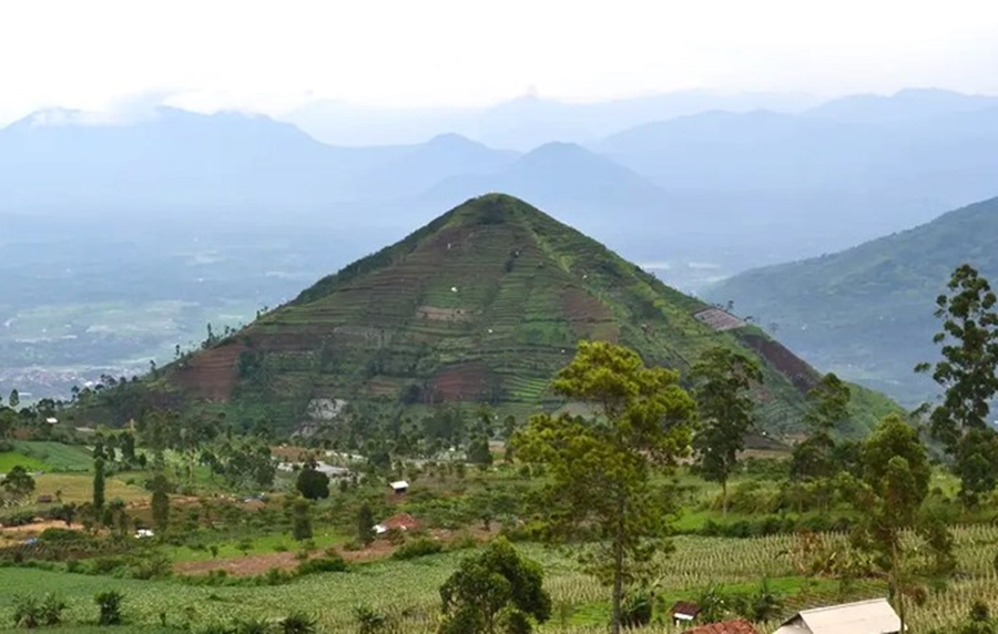 DESCOBERTA: Cientistas afirmam terem encontrado pirâmide construída há 25 mil anos