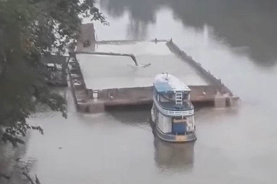 IRRESPONSABILIDADE: Ação contínua de dragas expõe estrutura da ponte sobre o rio Candeias