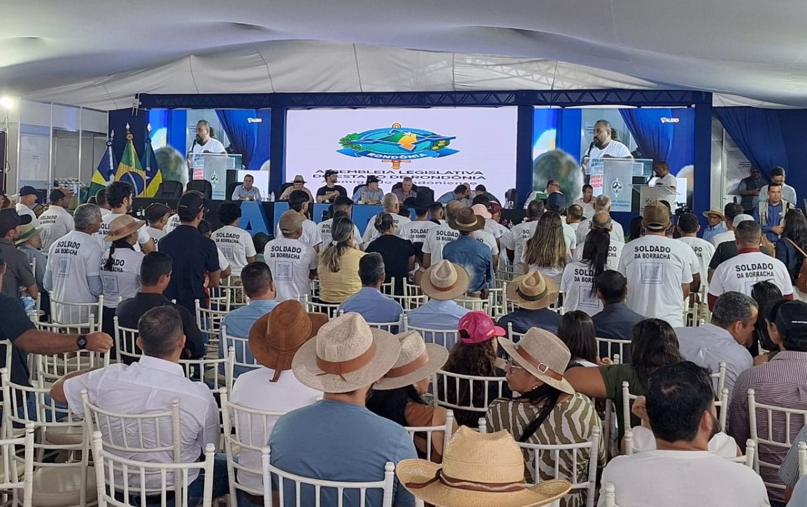 REGULARIZAÇÃO FUNDIÁRIA: Governo entrega títulos de propriedade rural durante a RO Rural Show