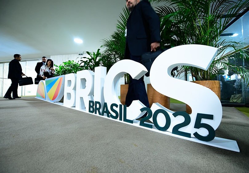 REUNIÕES: Presidentes do Senado e da Câmara abrem Fórum Parlamentar do Brics