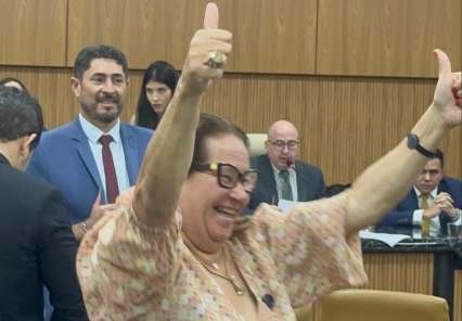 ELLIS REGINA: Vereadora comanda votação histórica de projetos na Câmara Municipal