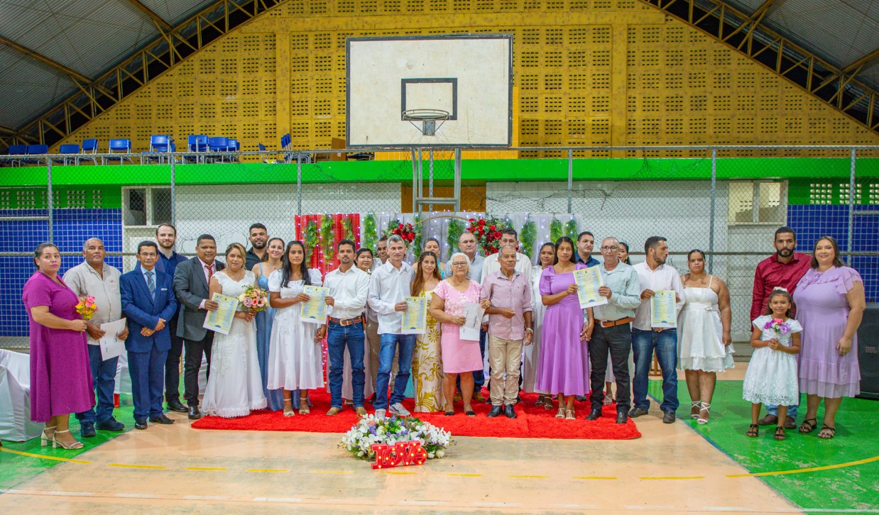 INICIATIVA GRATUITA: Justiça Rápida Itinerante oficializa 17 casamentos em distrito