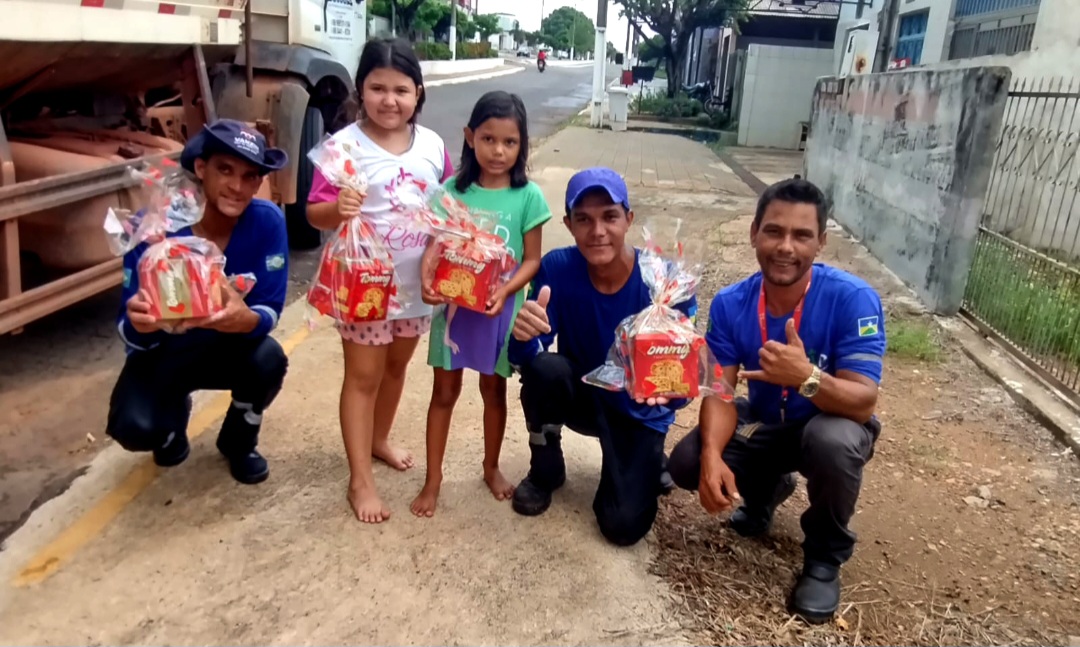 GESTO DE GRATIDÃO: Comunidade no interior do estado agradece coletores com Cestas de Natal