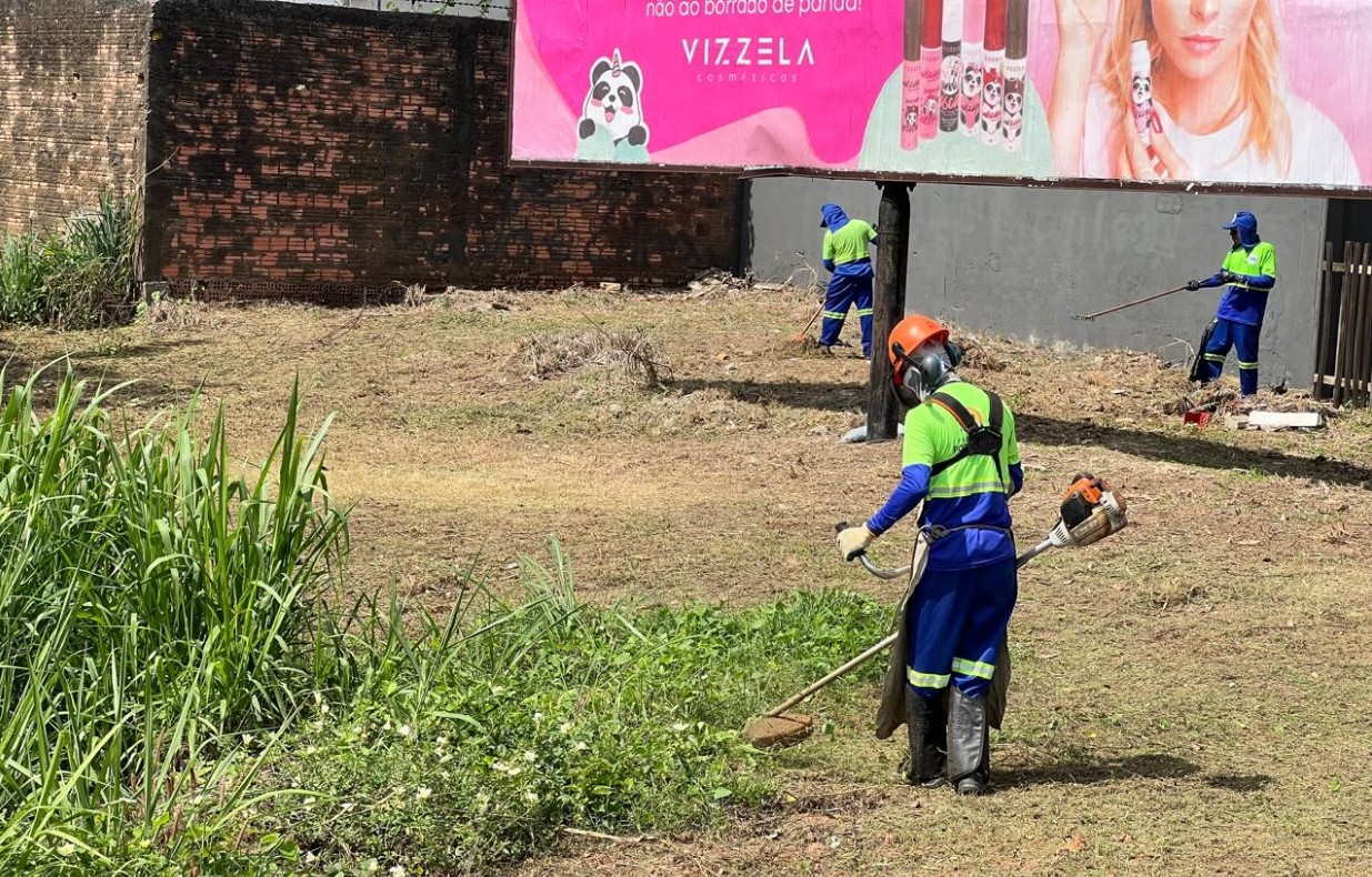 INFRAESTRUTURA: Prefeitura intensifica limpeza no canal entre as av. Calama e Abunã