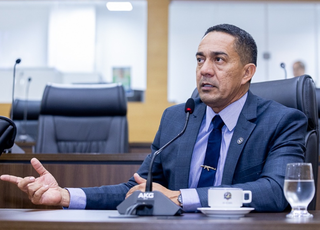 EYDER BRASIL: Deputado garante por lei espaço para artistas rondonienses nas rádios e nos palcos