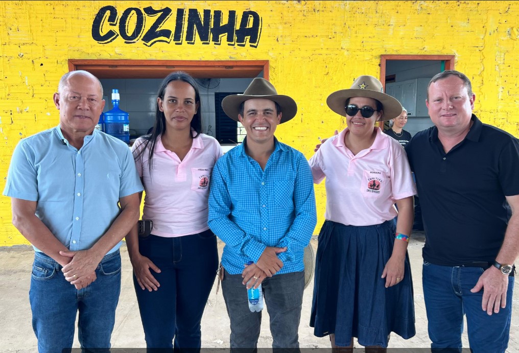 CHRISÓSTOMO: Deputado entrega veículo para a saúde em Chupinguaia