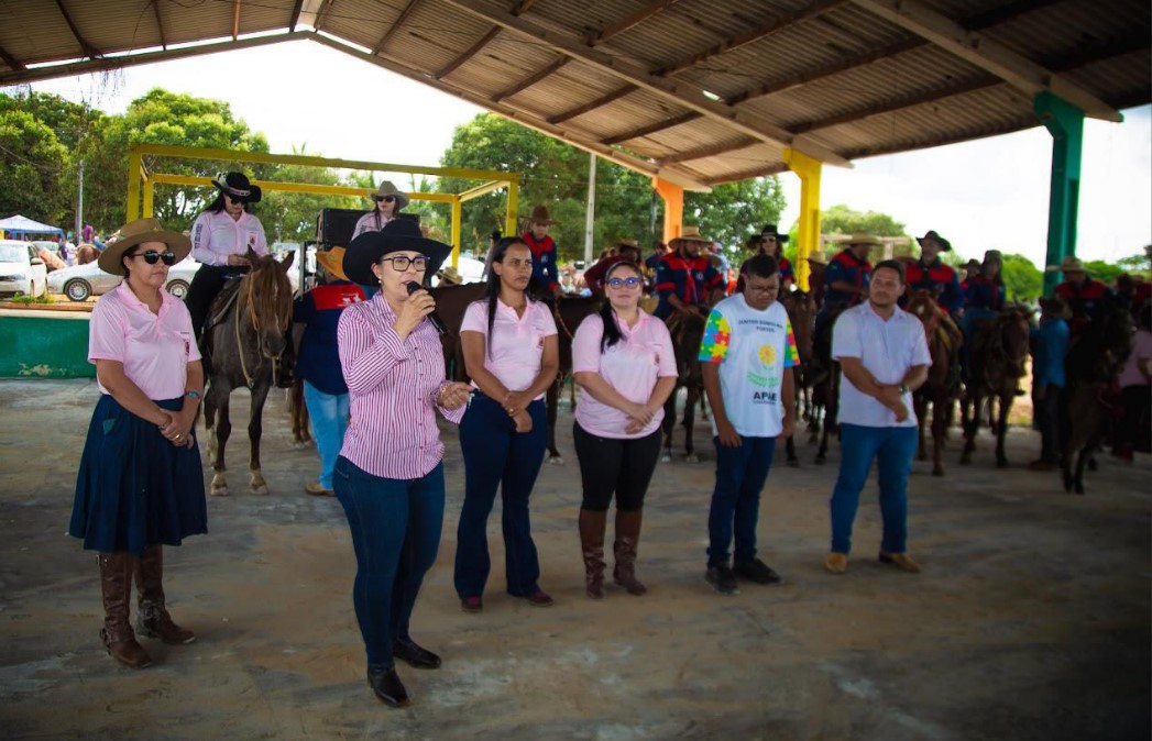 ROSANGELA DONADON: Deputada participa da Cavalgada 'Comitiva das Amigas' e anuncia rodeio em Chupinguaia