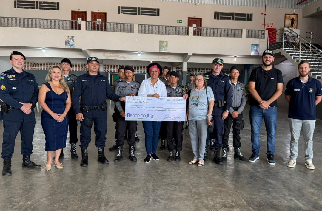 SILVIA CRISTINA: Deputada faz a entrega de R$ 100 mil para a PM Mirim de Ariquemes