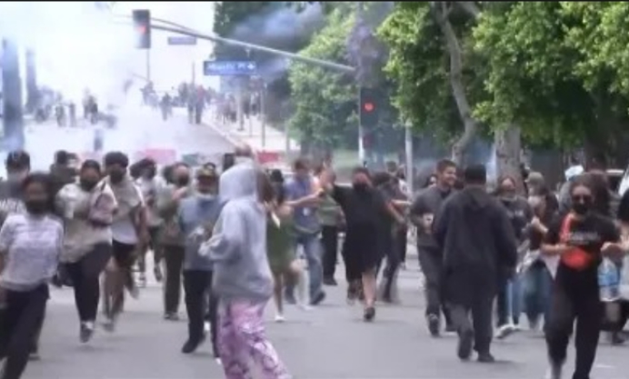 MOBILIZAÇÃO POPULAR: Onda de protestos nos EUA por causa da morte de migrante pelo ICE