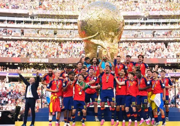 DESQUERIDO: Espanha remove Trump e presidente da Fifa de foto oficial da vitória na Copa