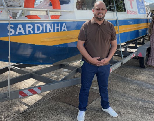 WANOEL MARTINS: Vereador entrega ambulancha para comunidades ribeirinhas do Baixo Madeira