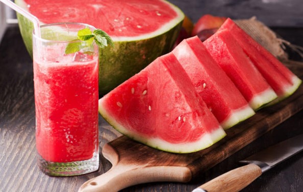 BENEFÍCIOS: Saiba como a melancia ajuda a emagrecer e definir o corpo