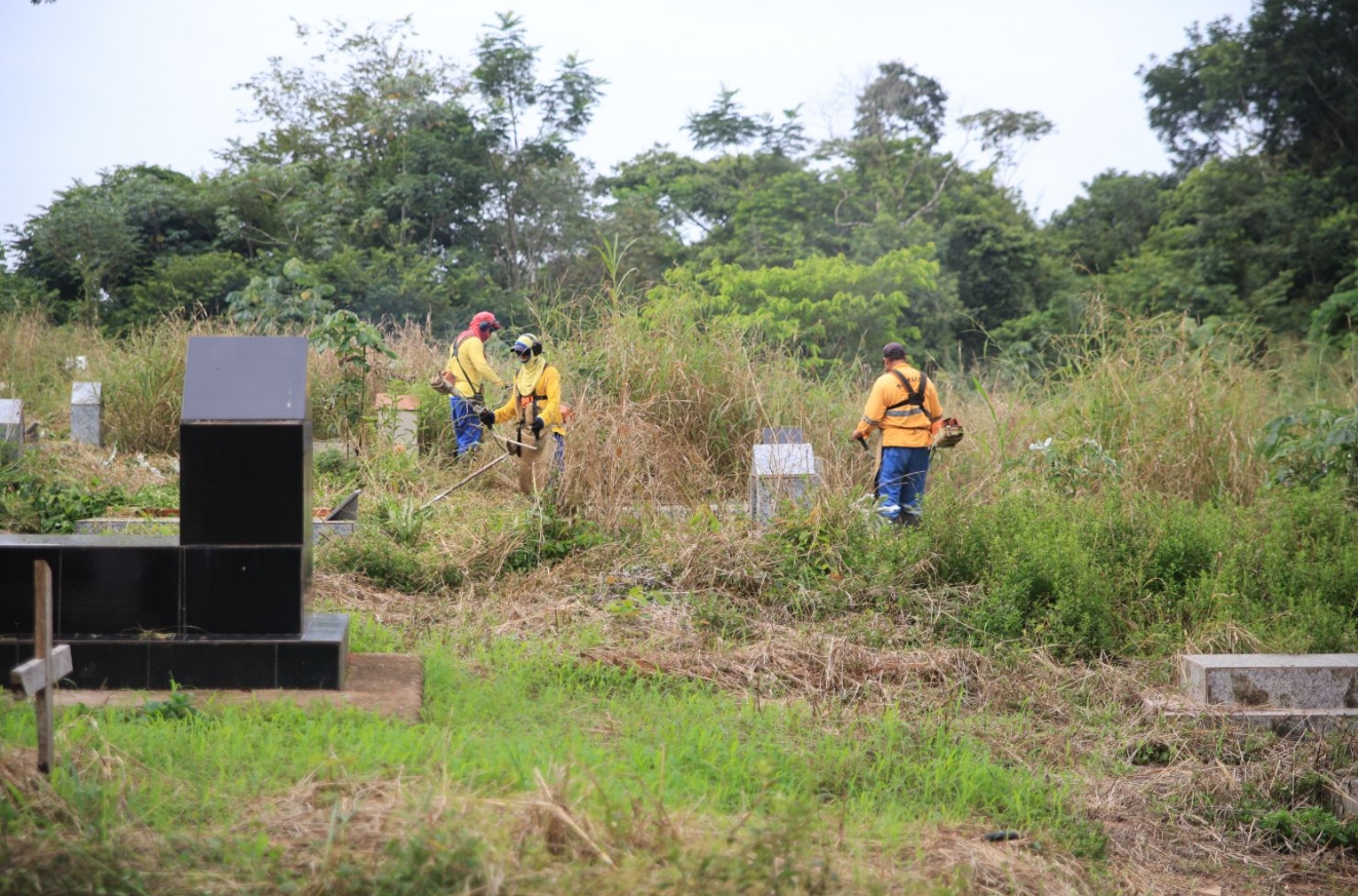 SERVIÇOS: Mutirão de limpeza é realizado nos cemitérios de Porto Velho