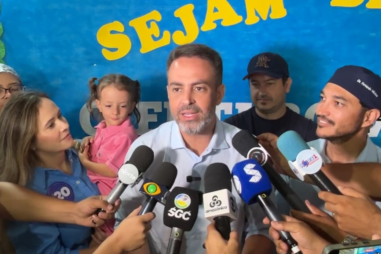 ELEIÇÕES 2024: Léo Moraes vota no Colégio Rio Branco ao lado de Fernando Máximo; veja vídeo