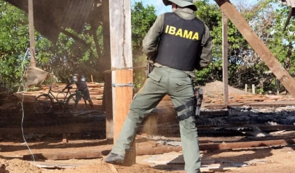 ATAQUE: Agentes do Ibama sofrem emboscada e têm viatura incendiada