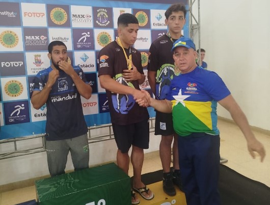 ESSÊNCIA DA CAPOIERA: Mestre Dragão participa de aperfeiçoamento técnico no Rio de Janeiro 