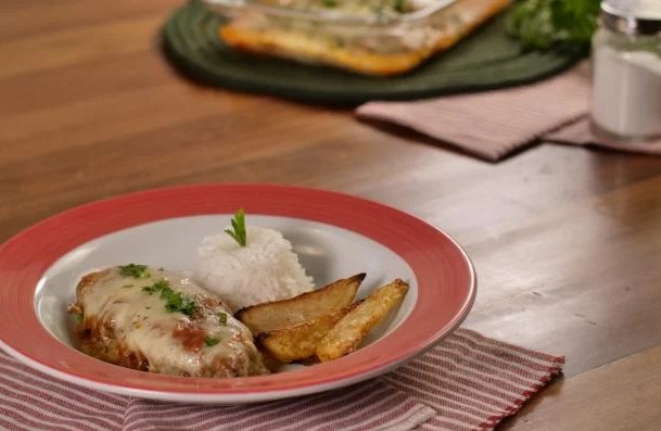 JANTA: Aprenda a fazer um delicioso bife à parmegiana