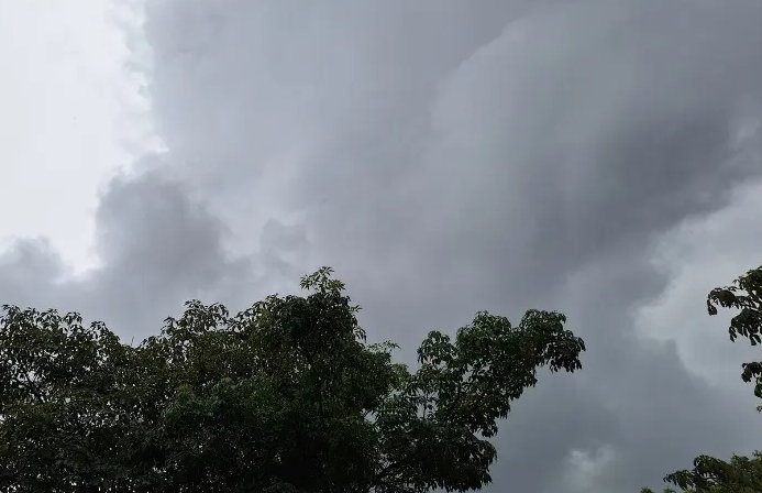 CÉU PESADO: Tempo fica instável e chuva deve atingir RO nesta terça