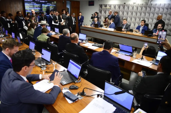 INVESTIGAÇÃO: Parlamentares na CPMI do INSS pedem depoimento de pessoa morta