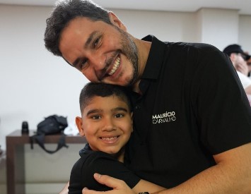 MAURÍCIO CARVALHO: Candidato reúne famílias e defende mandato próximo da população