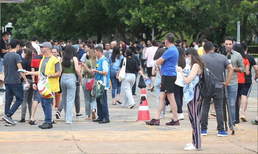 EXAME: Provas do Enem são reaplicadas hoje e amanhã a 3,2 mil estudantes