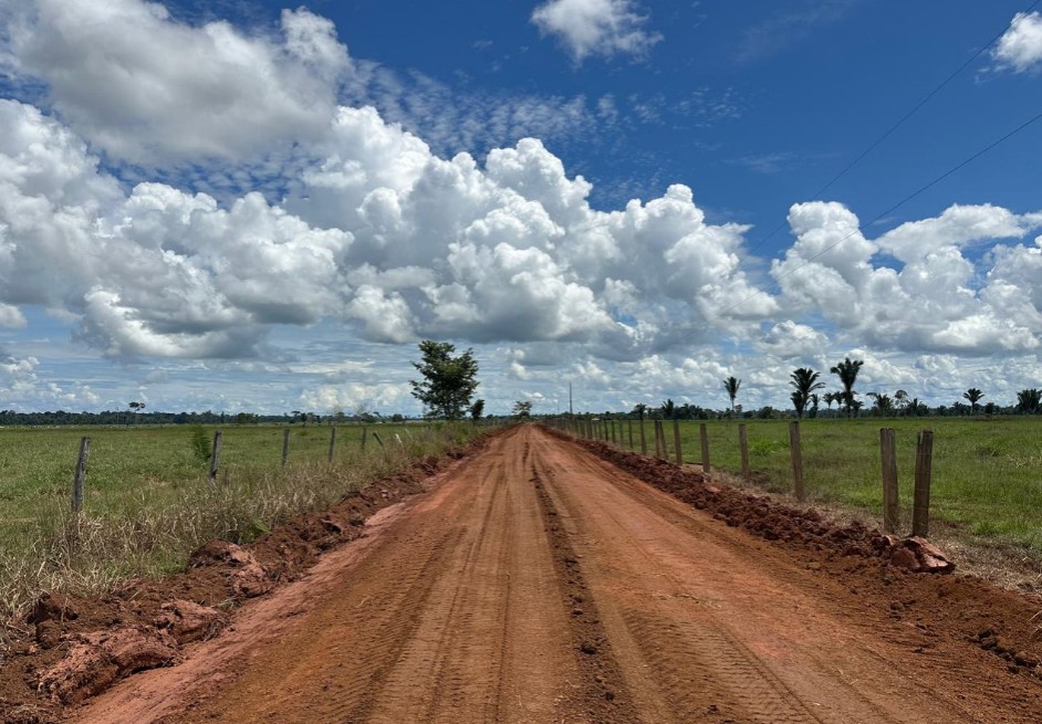 PEDIDO ATENDIDO: Cascalhamento e patrolamento melhoram estrada da 9ª linha do Taquara