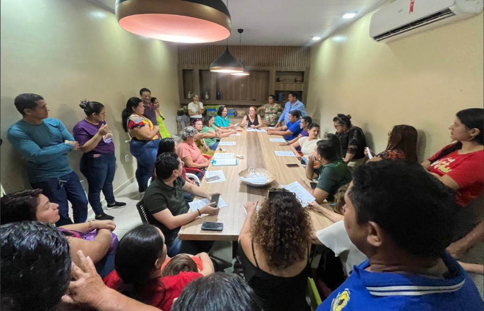 ELLIS REGINA: Vereadora debate pauta de reivindicação com servidores da Semasf