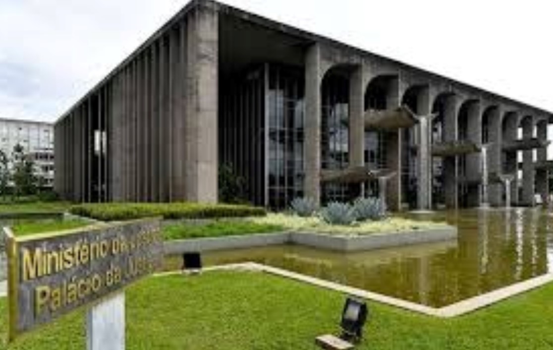 COM 121 MORTOS: Ex-ministros da Justiça pedem que Lula crie secretaria para conter crise no Rio