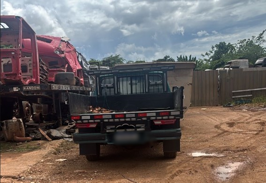 VOCÊ VIU? Empresa oferece recompensa para quem achar tampa traseira de camionete