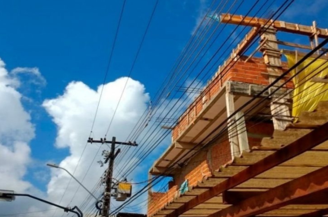 REDE ELÉTRICA: Energisa alerta para os riscos de acidentes com durante obras e reformas