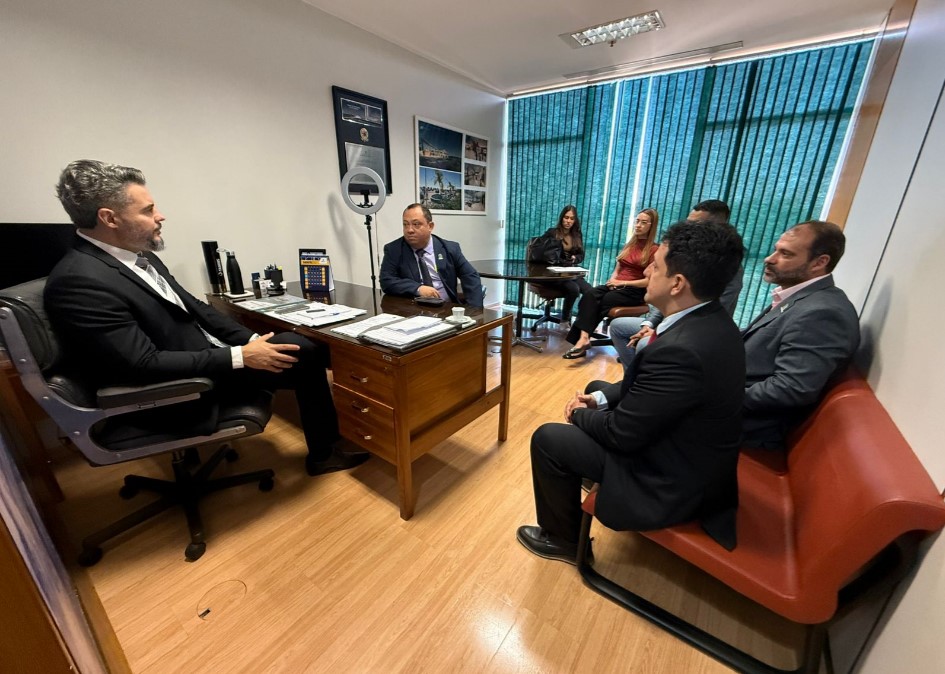 THIAGO FLORES: Deputado recebe representantes do COFFITO e inicia elaboração de projeto 