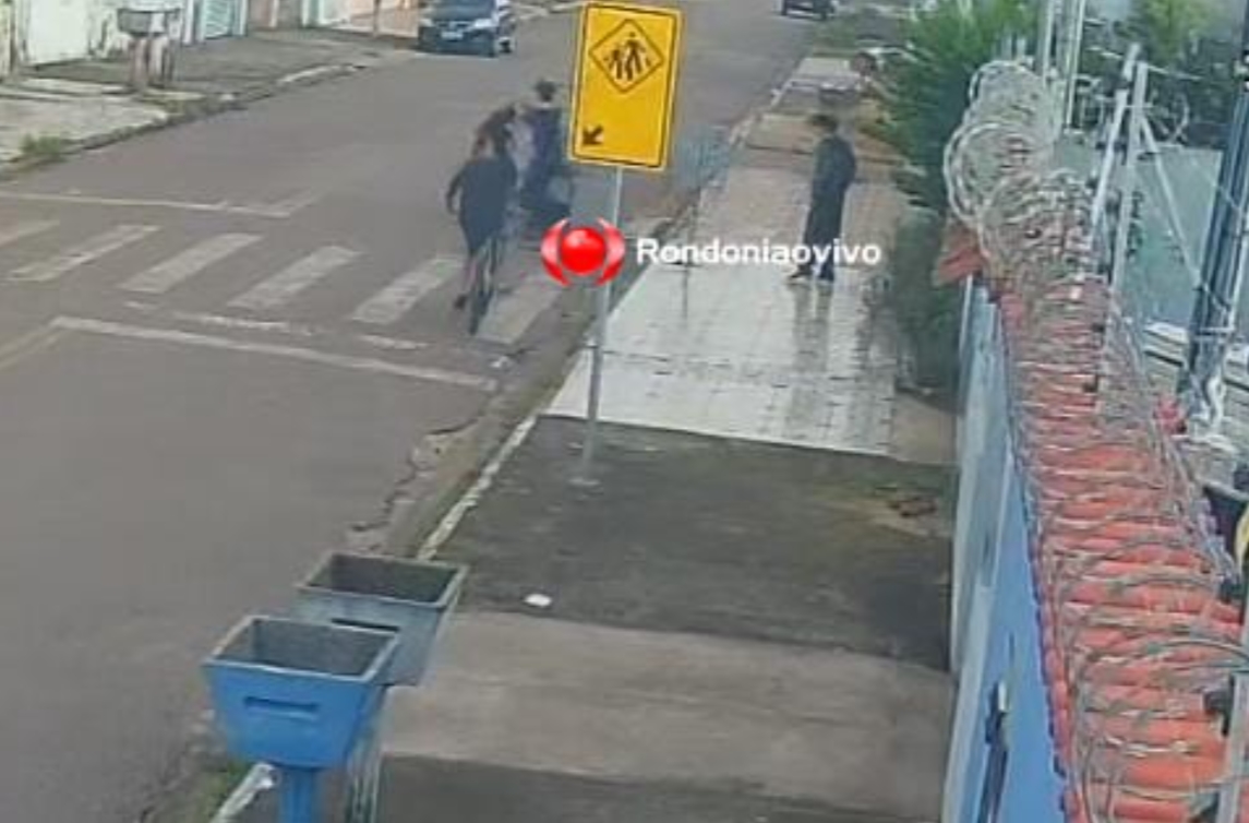 VÍDEO: Criminosos rendem dois estudantes e roubam celulares