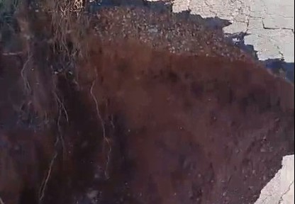 VÍDEO: Bombeiro alerta motoristas sobre cratera em rodovia na BR-435