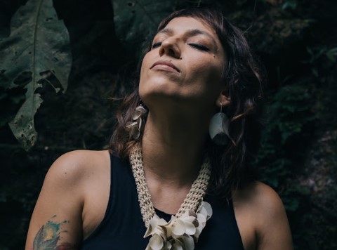 'CANTO EM MIM': Izabela Lima lança músicas do EP autoral que celebra 25 anos de carreira