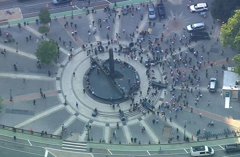 PROTESTO: Manifestantes se reúnem em NY contra ações anti-imigração