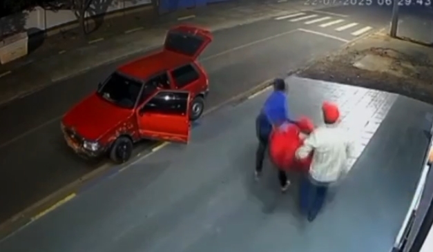 VÍDEO: 'Ladrões profissionais' arrombam loja em Rondônia