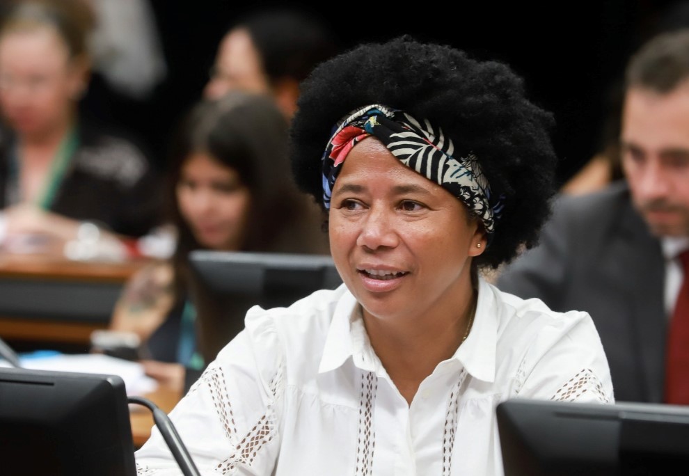 SILVIA CRISTINA: Deputada cobra publicação das portarias que oficializam a transposição dos servidores