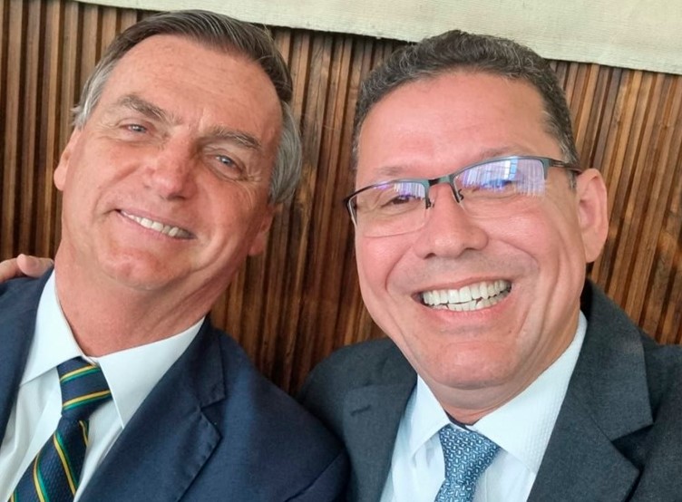ENQUETE: Segundo internautas, Bolsonaro sabe que Rocha não ganha eleição em 2026