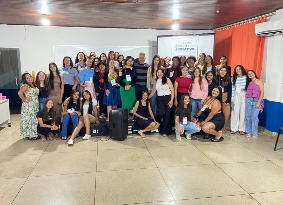 LUIZINHO GOEBEL: Curso gratuito de Redação para o ENEM 2025 reúne 90 alunos